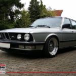 Die Haltung ist wirklich gut - aber das er sogar noch gut fährt ist sensationell....BMW E28 535i mit Hartge und Schnitzer und BBS RS1 und vielen Gimmicks