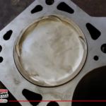 zwischenstoß mit einem M30 Block und Kolben mit deutlichem Überstand, die noch angepaßt werden müssen....BMW E23 745i - 3.6 Liter M106T